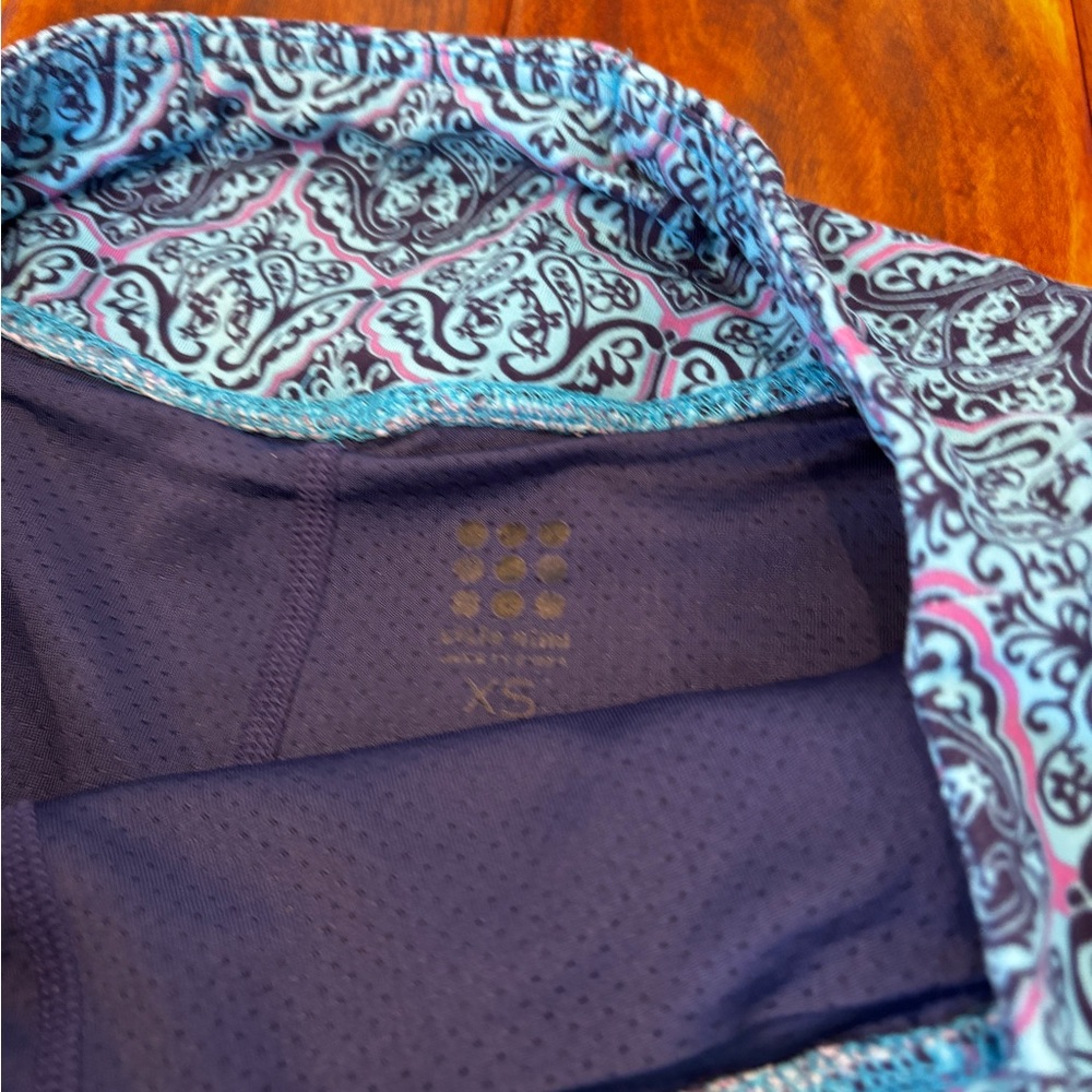 Title Nine sz XS Skort in Blue, pink geometric pattern - Picture 3 of 6